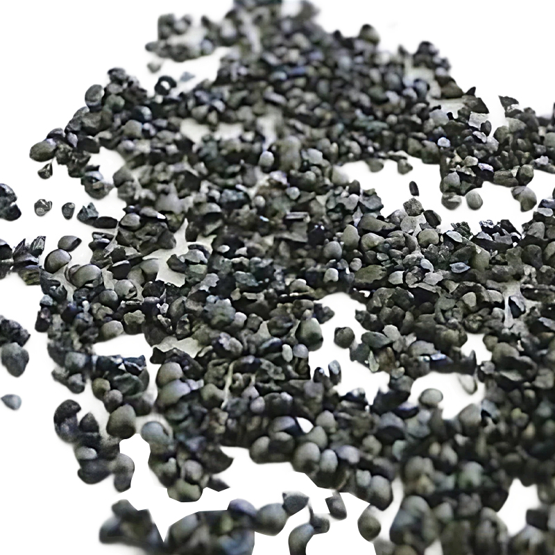 How does the particle size distribution of steel grit affect the performance of ferrous metal products?